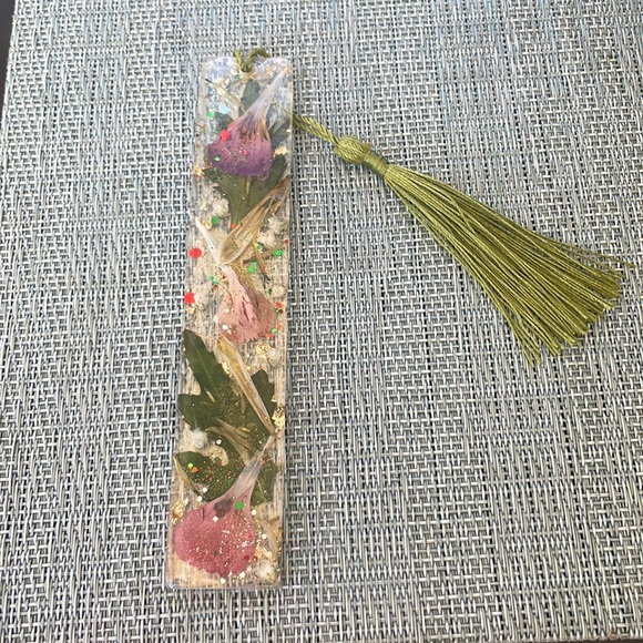 XMAS Handmade Pressed Flower Festive Holiday Bookmark size Large - Picture 4 of 9